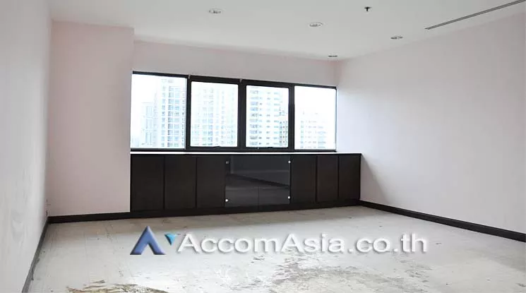 5  Office Space For Rent in Sukhumvit ,Bangkok BTS Ekkamai at Sorachai Building AA15040